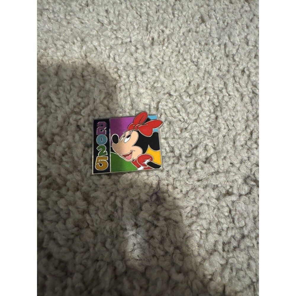 Disney Parks Trading Pin minnie mouse Dated 2025 lanyard Booster Pins